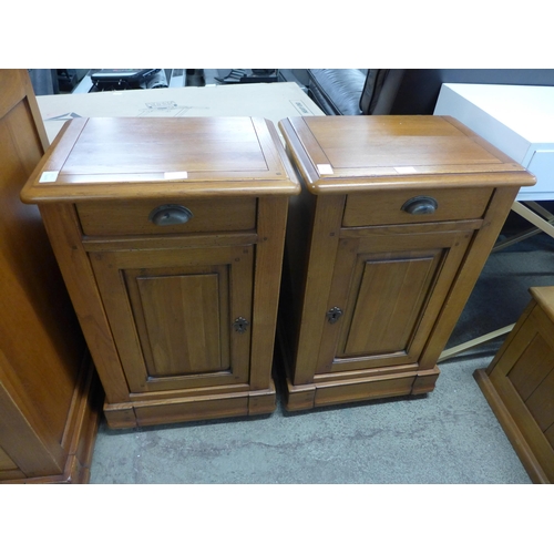 1564 - A Waring and Gillow pair of oak pot cupboards