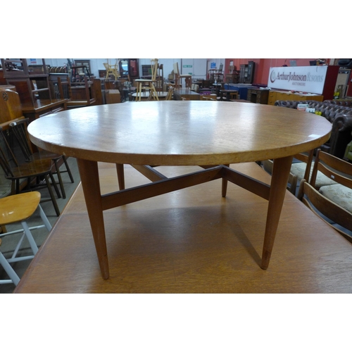 124 - A Gordon Russell teak circular coffee table