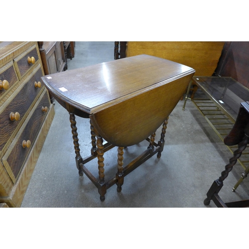 199 - An oak barleytwist gateleg table