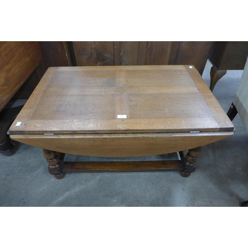 266 - An Ipswich oak drop-leaf coffee table