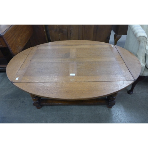 266 - An Ipswich oak drop-leaf coffee table