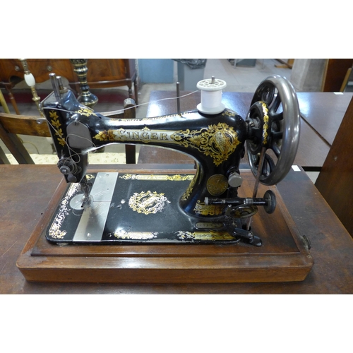 286 - An early 20th Century oak and cast iron Singer treadle sewing machine