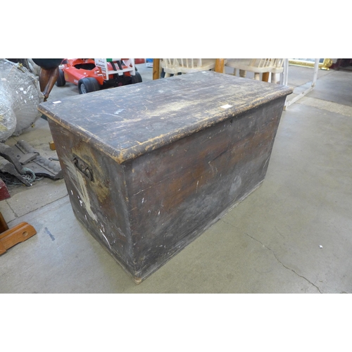 314 - A Victorian pine blanket box