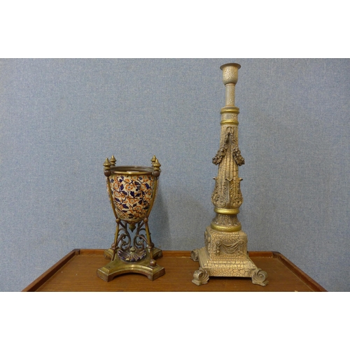 359 - A gilt metal and imari porcelain centrepiece, a/f and a table lamp