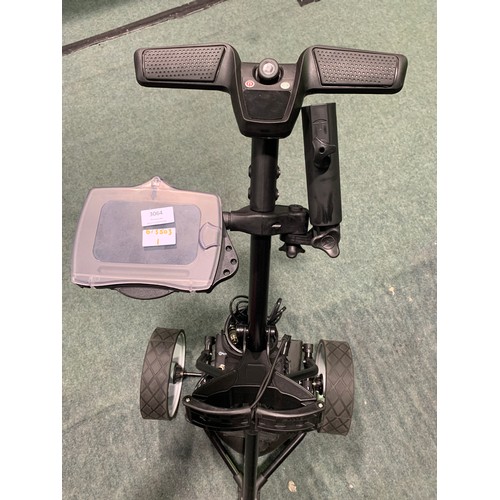 3064 - Ben Sayers electric golf trolley with battery, charger, score card holder, umbrella holder, drinks h... 