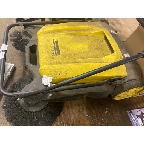 2069 - Karcher S650 floor sweeper