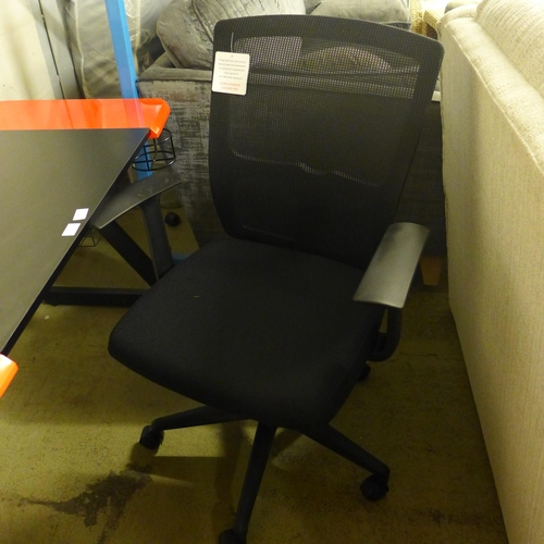 1596 - A Kelper black swivel gas lift office chair