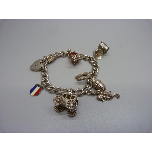 1003 - A silver charm bracelet, 45g