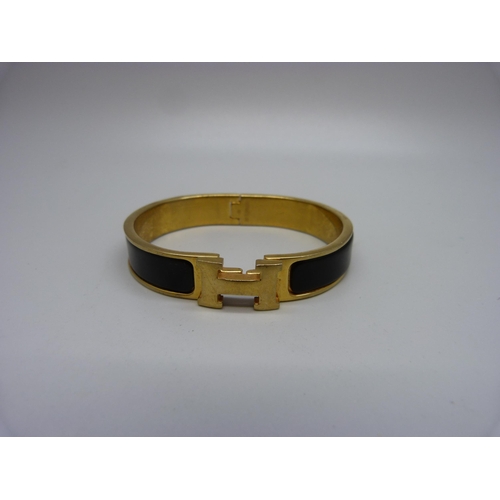 1008 - A vintage Hermes Chic bangle