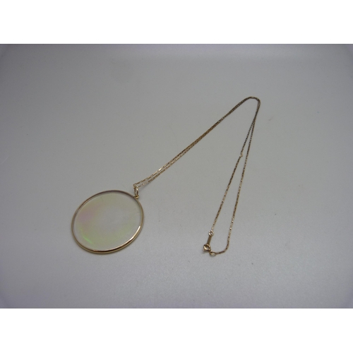 1016 - A hologram pendant with 9ct gold loop mount and 9ct gold chain, chain 1.2g