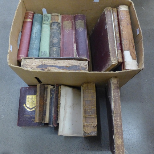 1027 - Assorted vintage books including Masons English Garden, Lovely Britain, etc. **PLEASE NOTE THIS LOT ... 