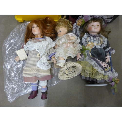 1032 - Three large modern dolls, dolls' clothes, doll making kits, etc. **PLEASE NOTE THIS LOT IS NOT ELIGI... 