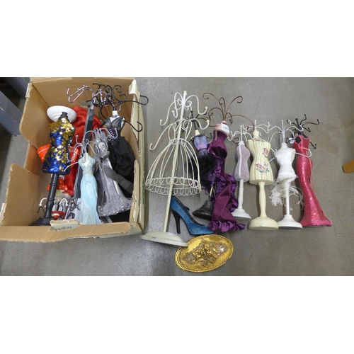 1043 - A collection of dressing table jewellery tidies **PLEASE NOTE THIS LOT IS NOT ELIGIBLE FOR POSTING A... 