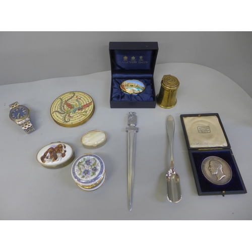 628 - A compact, trinket pots, an Edward VII medallion, City and Guilds of London Institute Technical Educ... 