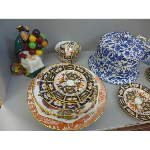 654 - Royal Crown Derby china, teapot lacking lid and a Royal Doulton figure **PLEASE NOTE THIS LOT IS NOT... 