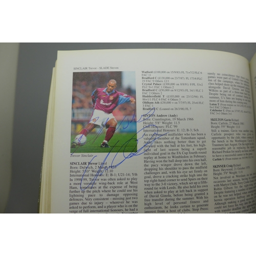 662 - Footballers Fact File 1999-2000, with signatures including Chris Armstrong, Steve Bull, Benito Carbo... 