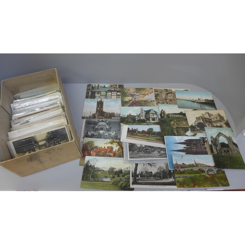 677 - A collection of 20th Century postcards