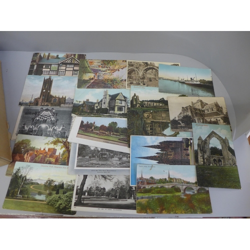 677 - A collection of 20th Century postcards