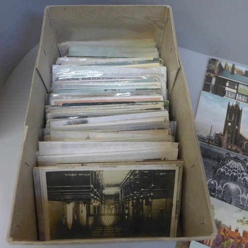 677 - A collection of 20th Century postcards