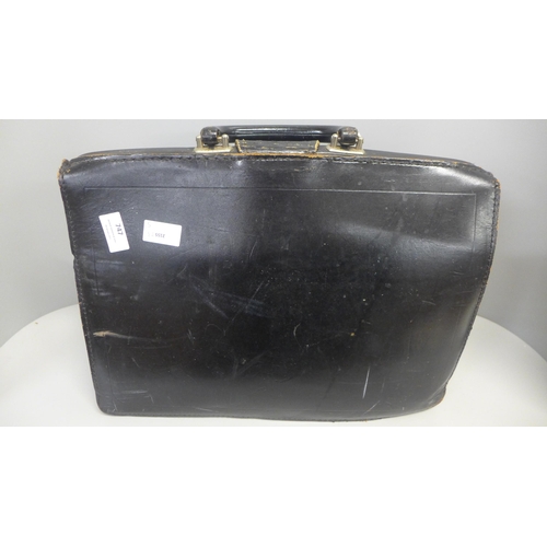 747 - A Gladstone briefcase