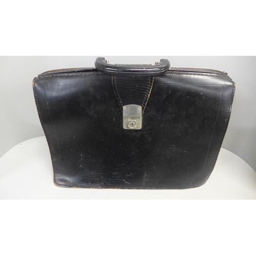 747 - A Gladstone briefcase