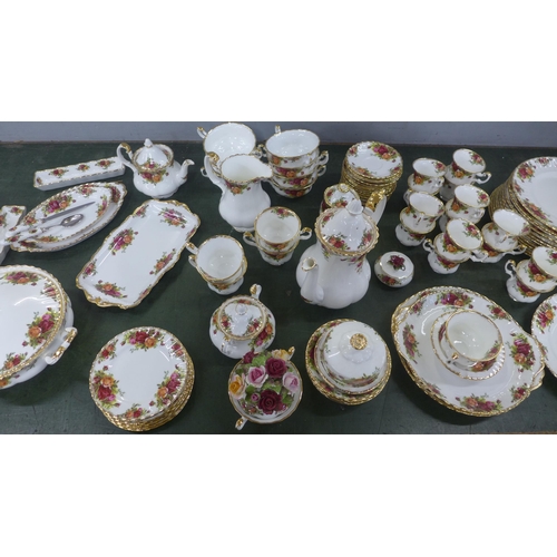 762 - A large collection of Royal Albert Old Country Roses, some seconds