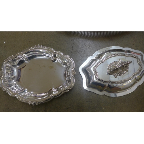 770 - A silver plated entree dish and a large silver plate on copper tray, plate worn