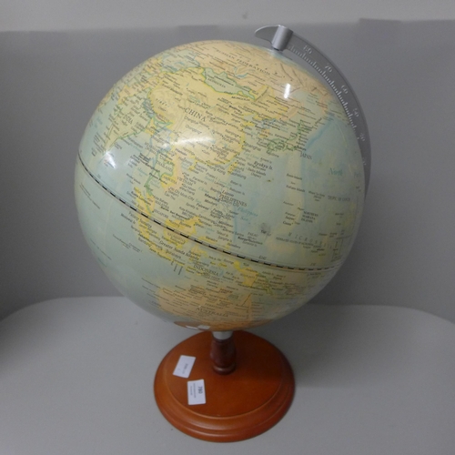 780 - A large globe, 44cm