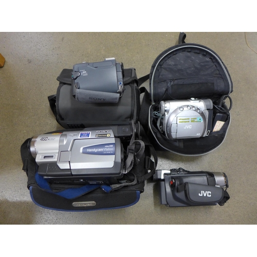 799 - Four digital camcorders including JVC GR-DVL355E, JVC 200x zoom, Sony DCR-TRV19E and Sony CCD-TRV58E... 