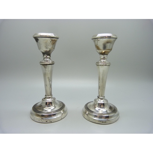 820 - A pair of candlesticks, Birmingham 1962, 11.5cm