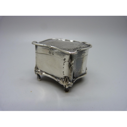 838 - A silver trinket box, Birmingham 1908, 44g, (one leg slightly out of shape)