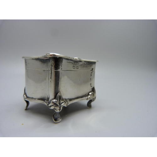 838 - A silver trinket box, Birmingham 1908, 44g, (one leg slightly out of shape)