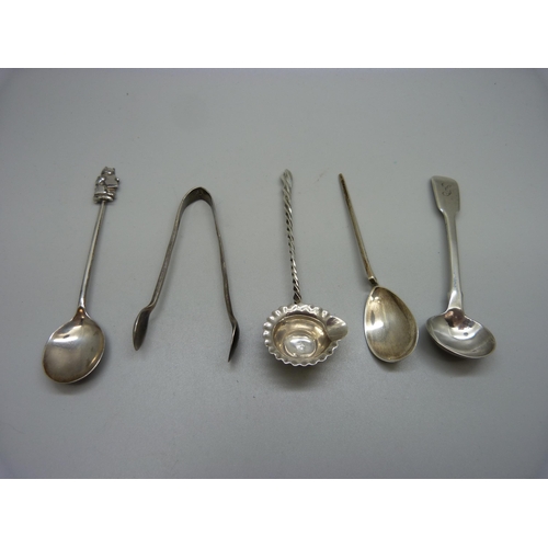 840 - A Victorian silver mustard spoon, Chester 1846, a pair of Victorian silver sugar bows, a/f, etc., 53... 