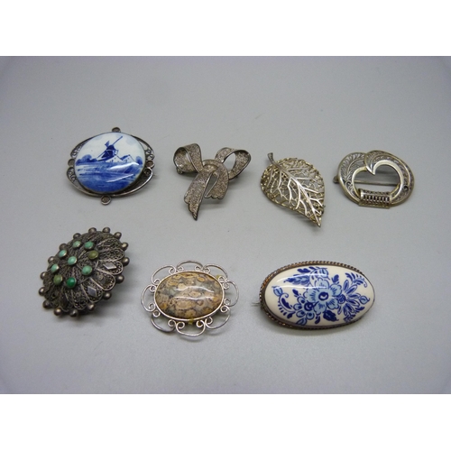 863 - Silver and silver mounted brooches