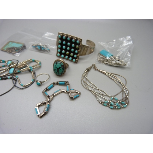 877 - Silver and turquoise set jewellery