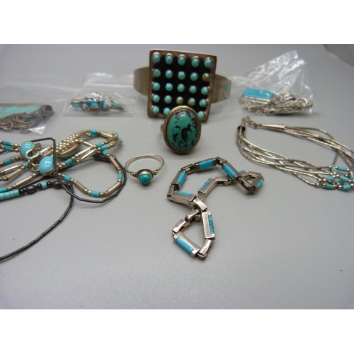 877 - Silver and turquoise set jewellery