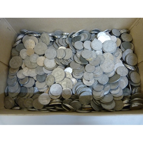 883 - Assorted coins