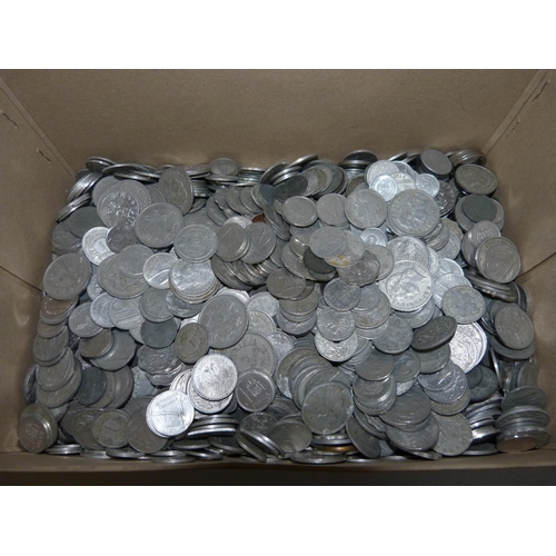 883 - Assorted coins