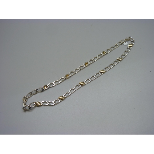 894 - A Tiffany & Co. silver necklet interspersed with 18ct gold mounts, boxed with pouch, 23g