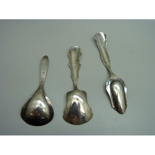 895 - Three Dutch silver caddy spoons, 33.5g