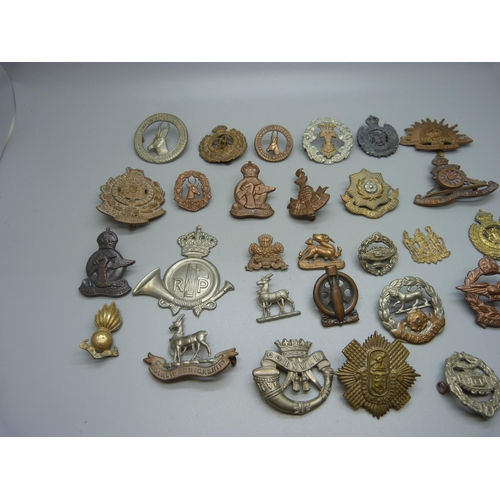 904 - Military cap and other badges including First Reserve Brigade, Hampshire, Prince Alfred's Guard, The... 