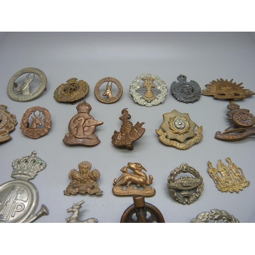 904 - Military cap and other badges including First Reserve Brigade, Hampshire, Prince Alfred's Guard, The... 