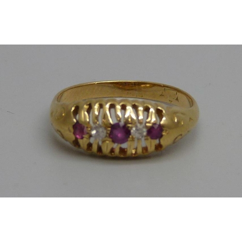 909 - A vintage 18ct gold, diamond and ruby ring, 2.8g, L