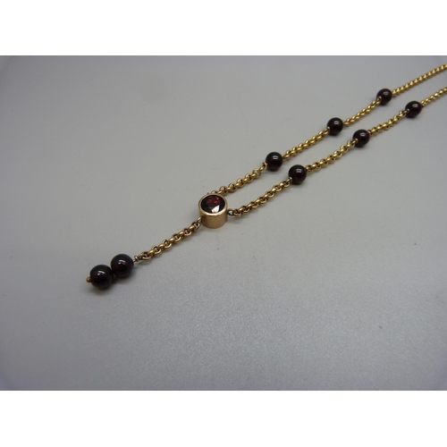 912 - A 9ct gold and garnet necklace with double garnet drop, 13.3g, 40.5cm