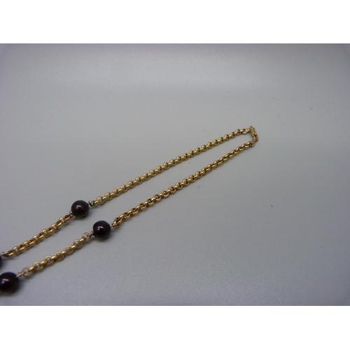 912 - A 9ct gold and garnet necklace with double garnet drop, 13.3g, 40.5cm