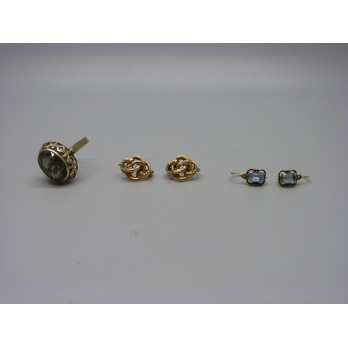 951 - A yellow metal and green stone ring marked 333, 5.1g, R, a pair of 14ct gold earrings and one other ... 