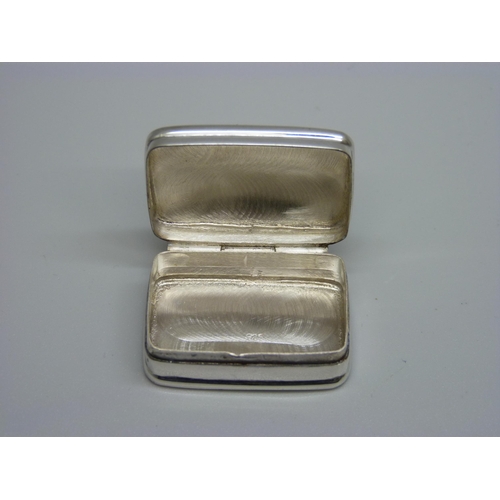 956 - A silver pill box