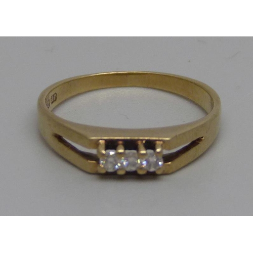 971 - A 9ct gold and diamond ring, 2g, M