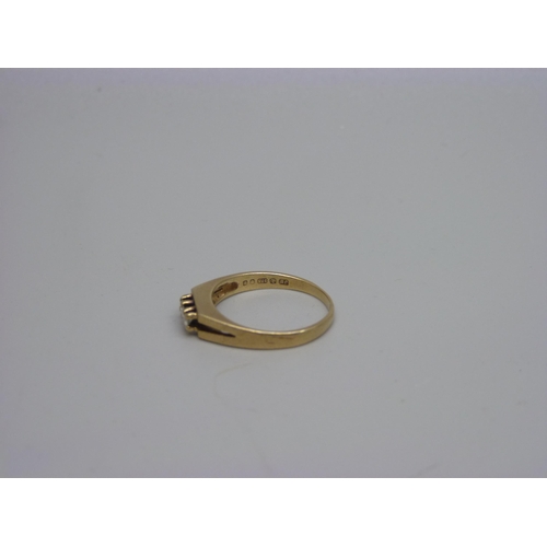 971 - A 9ct gold and diamond ring, 2g, M