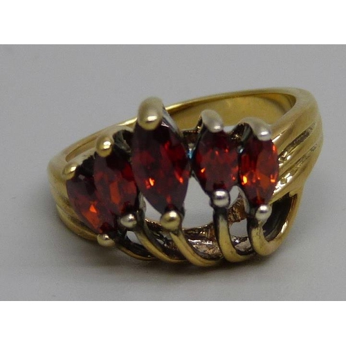 991 - A silver gilt spessartite garnet designer ring, P